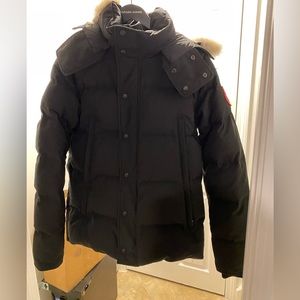 Canada Goose Wyndham Parka (Size Medium)